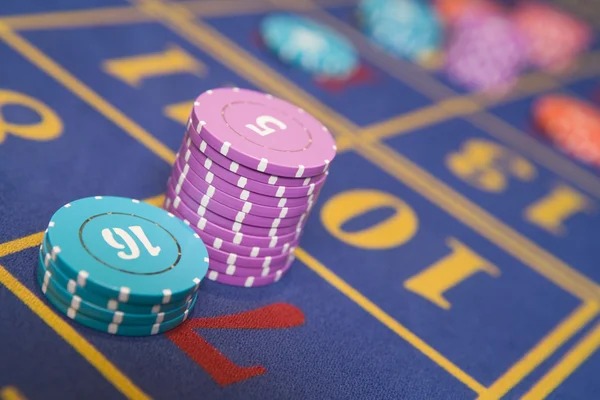 Live baccarat table on one-hundred-seven mobile